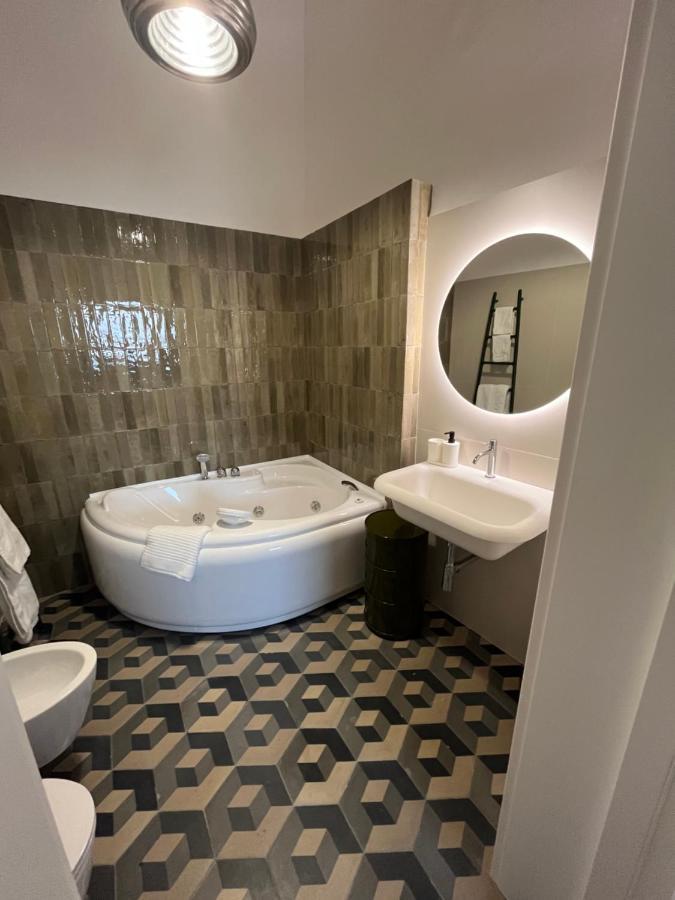Palazzo Lamantea Boutique Rooms Bisceglie Exteriör bild